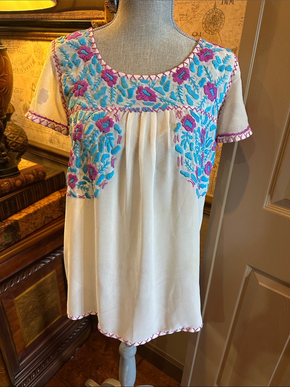 Ivory Embroidered Short-Sleeve Tunic with Pink & Turquoise Floral Yoke
